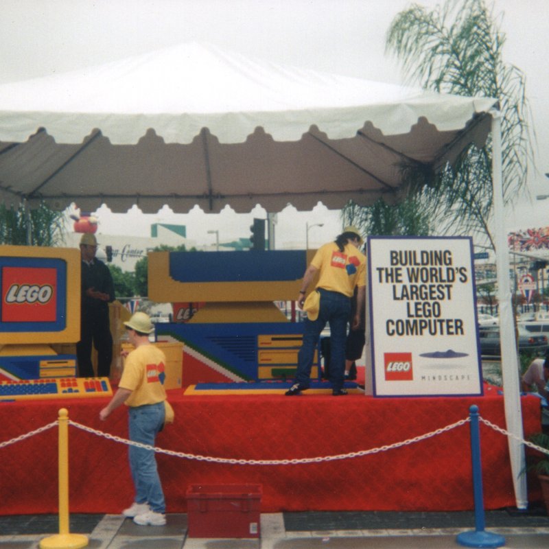 Building The World's Largest LEGO Computer at E3 1996 - Photograph 2